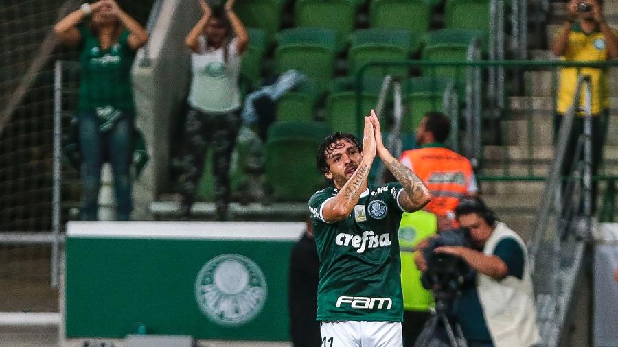 Ricardo Goulart agradece torcida do Palmeiras após jogo no Allianz Parque - Ale Cabral/AGIF