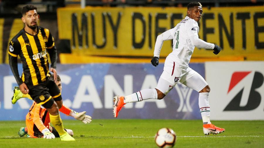 Yony comemora segundo gol do Fluminense contra o Peñarol nesta quarta-feira, no Uruguai - REUTERS/Andres Stapff 