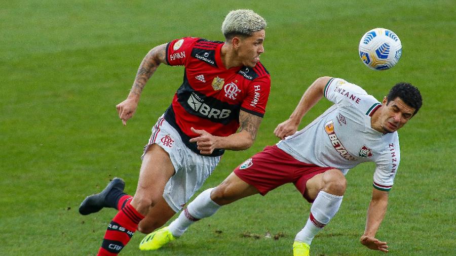 Pedro e Egídio, durante a partida entre Flamengo e Fluminense - Miguel Schincariol/Getty Images