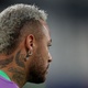 Neymar usou brinco do personagem Mickey no aquecimento de Brasil x Peru, pela semifinal da Copa América - REUTERS