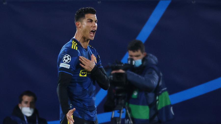 Cristiano Ronaldo comemora gol que colocou o Manchester United no mata-mata da Champions - JOSE JORDAN / AFP