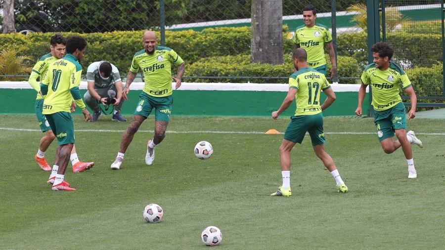Felipe Melo participou de todo o treino do Palmeiras antes da viagem para Montevidéu - Cesar Greco/Palmeiras