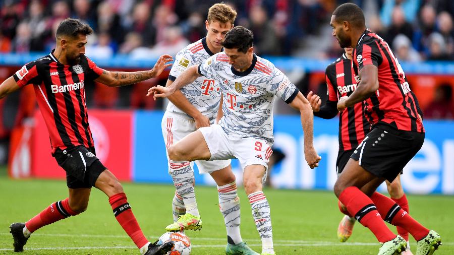 Lewandowski marcou dois dos cinco gols do Bayern de Munique na vitória sobre o Bayer Leverkusen por 5 a 1, pela 8ª rodada do Campeonato Alemão 2021/22  - Marius Becker/Getty