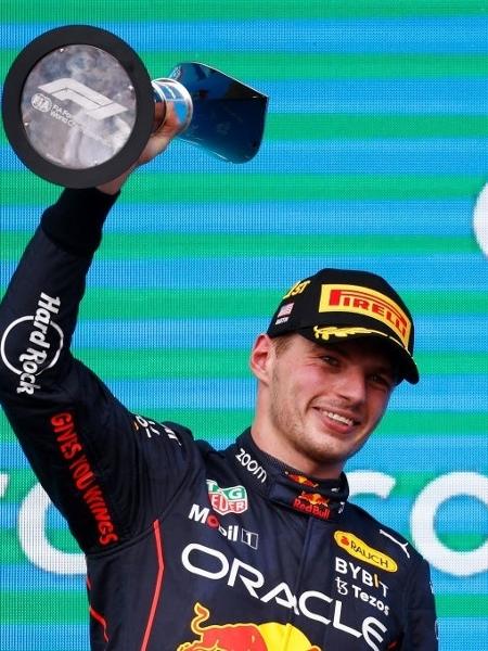 Verstappen vence nos Estados Unidos depois de largar em 6º