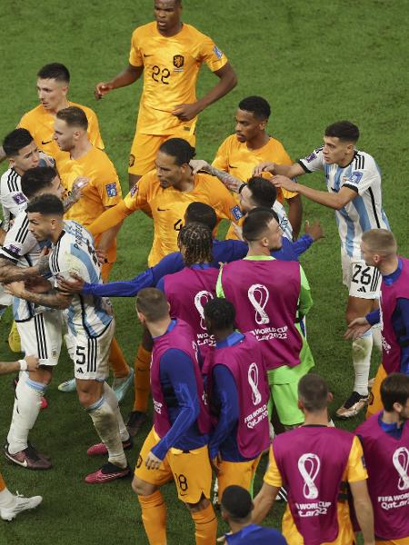 Confusão entre Argentina e Holanda, pelas quartas de final da Copa do Mundo. - Pan Yulong