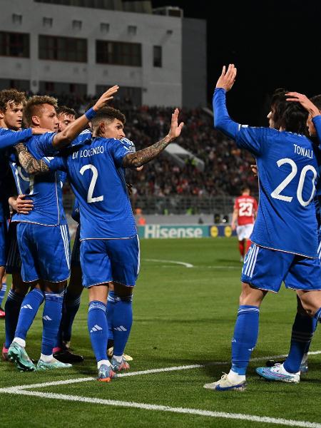 Jogadores da Itália comemoram segundo gol da equipe na partida contra Malta - Reprodução/Twitter/@Azzurri