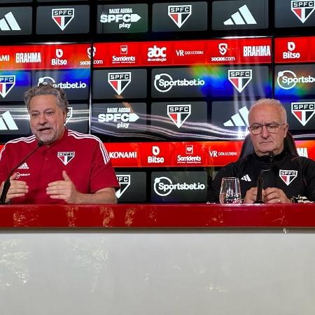 Dorival Júnior e Julio Casares em coletiva de apresentação do treinador no CT do São Paulo - Eder Traskini/UOL