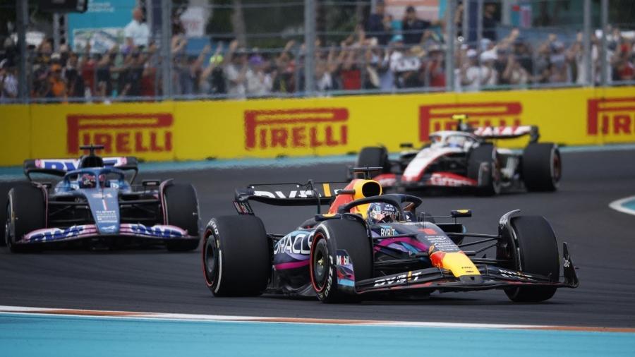 Max Verstappen em ação no GP de Miami de Fórmula 1 - MARCO BELLO/Reuters