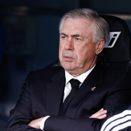 Carlo Ancelotti, técnico do Real Madrid, em jogo contra o Rayo Vallecano pelo Campeonato Espanhol -  Oscar J. Barroso/Europa Press via Getty Images