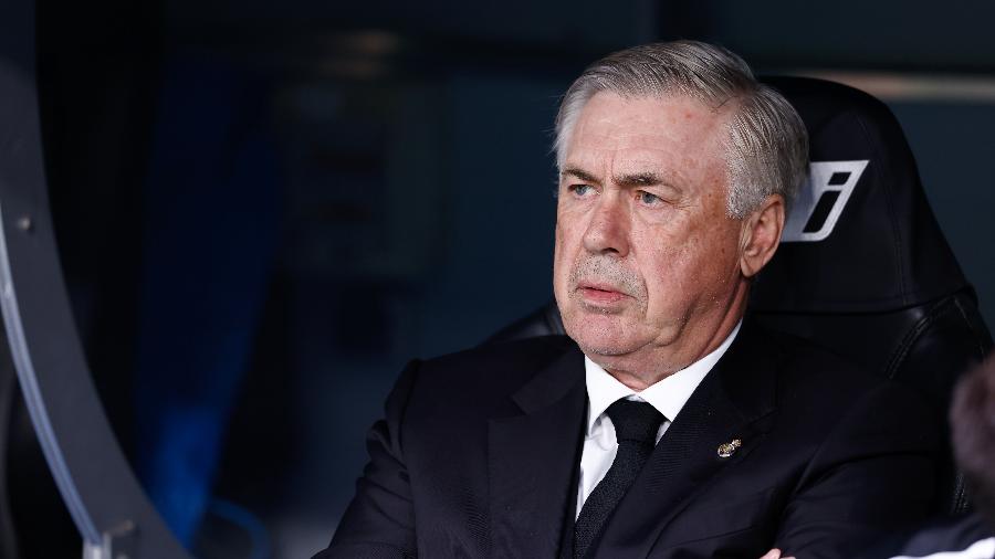 Carlo Ancelotti, técnico do Real Madrid, em jogo contra o Rayo Vallecano pelo Campeonato Espanhol -  Oscar J. Barroso/Europa Press via Getty Images