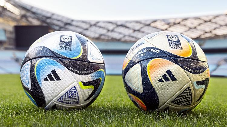 Oceaunz, a bola da Copa 2023 da adidas e sua versão para a final do Mundial feminino (dir)