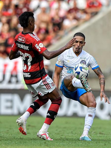 Gilberto entrou na mira do Botafogo, mas Bahia não pretende negociar o lateral direito - Thiago Ribeiro/AGIF