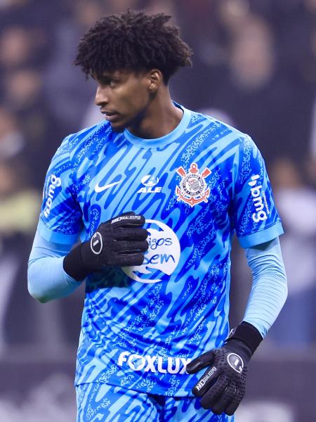 Hugo Souza, goleiro do Corinthians, durante jogo contra o Criciúma, pelo Brasileirão