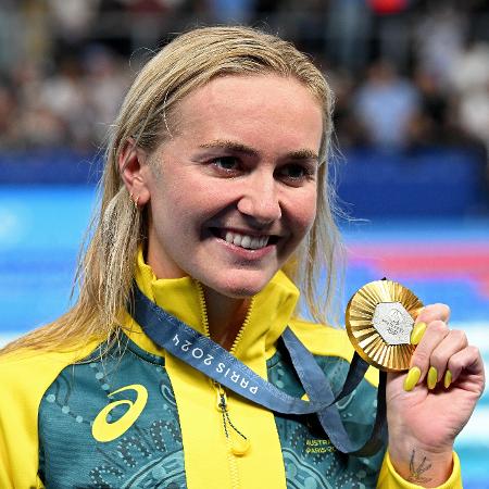 Ariarne Titmus com a medalha de ouro na natação 400m livre feminino das Olimpíadas de Paris