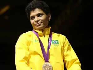 Por falta de apoio, brasileira bronze no boxe em Londres leiloa medalha