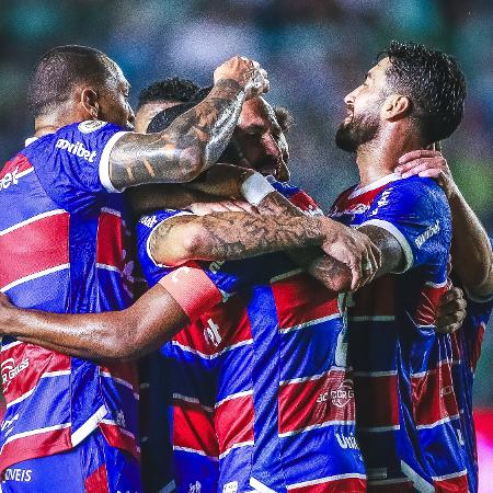 Jogadores do Fortaleza comemoram gol de Moises contra o Juventude, pelo Brasileirão