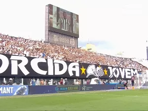 'A 10 voltou': Organizada do Santos desvira faixa e encerra protesto