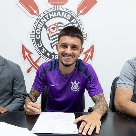 Corinthians acertou a renovação de contrato com o lateral-direito Léo Maná