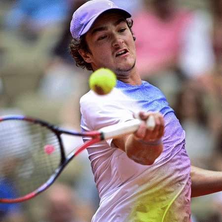 João Fonseca em ação contra Draper na 3ª rodada de Roland Garros João Fonseca em ação contra Draper na 3ª rodada de Roland Garros