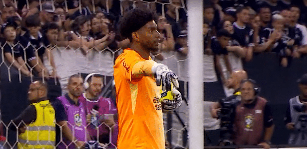 Golero del Corinthians predijo que pararía dos penales en la semifinal de la Copa de Brasil
