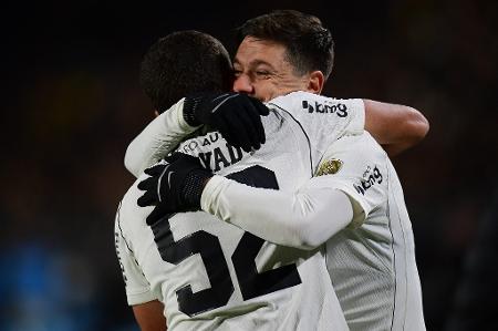 Zakaria celebra primeiro gol com a camisa do Timão