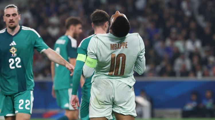 Mbappé lamenta chance perdida em França x Irlanda do Norte
