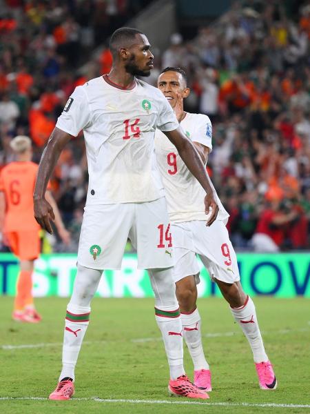 Issa Diop comemora gol de Marrocos contra Holanda na Copa do Mundo