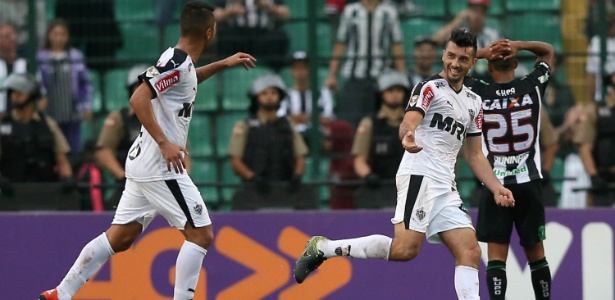 Dátolo comemora gol do Atlético-MG contra o Figueirense, no último encontro entre os dois clubes - CRISTIANO ANDUJAR/AGIF/ESTADÃO CONTEÚDO