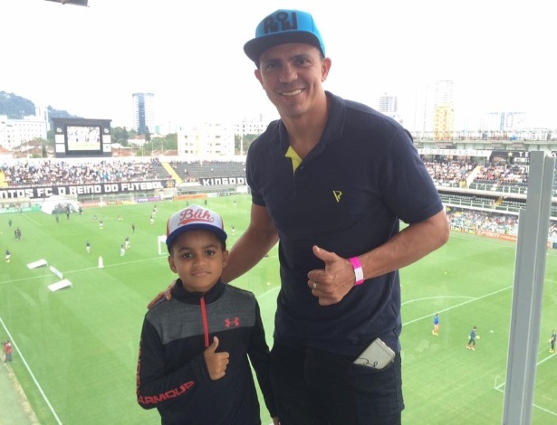 Filho de Giovanni, o menino Giuliano, de 10 anos, jogará na categoria sub 11 do Santos - Divulgação/SantosFC