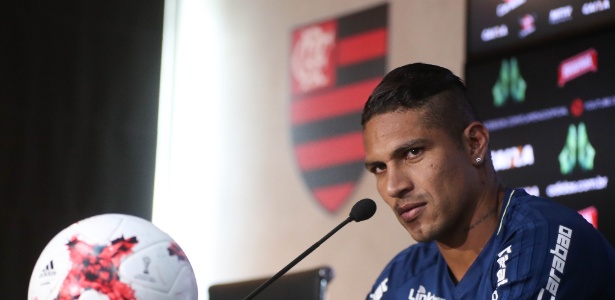 O atacante Paolo Guerrero concede entrevista coletiva no CT Ninho do Urubu - Gilvan de Souza/ Flamengo