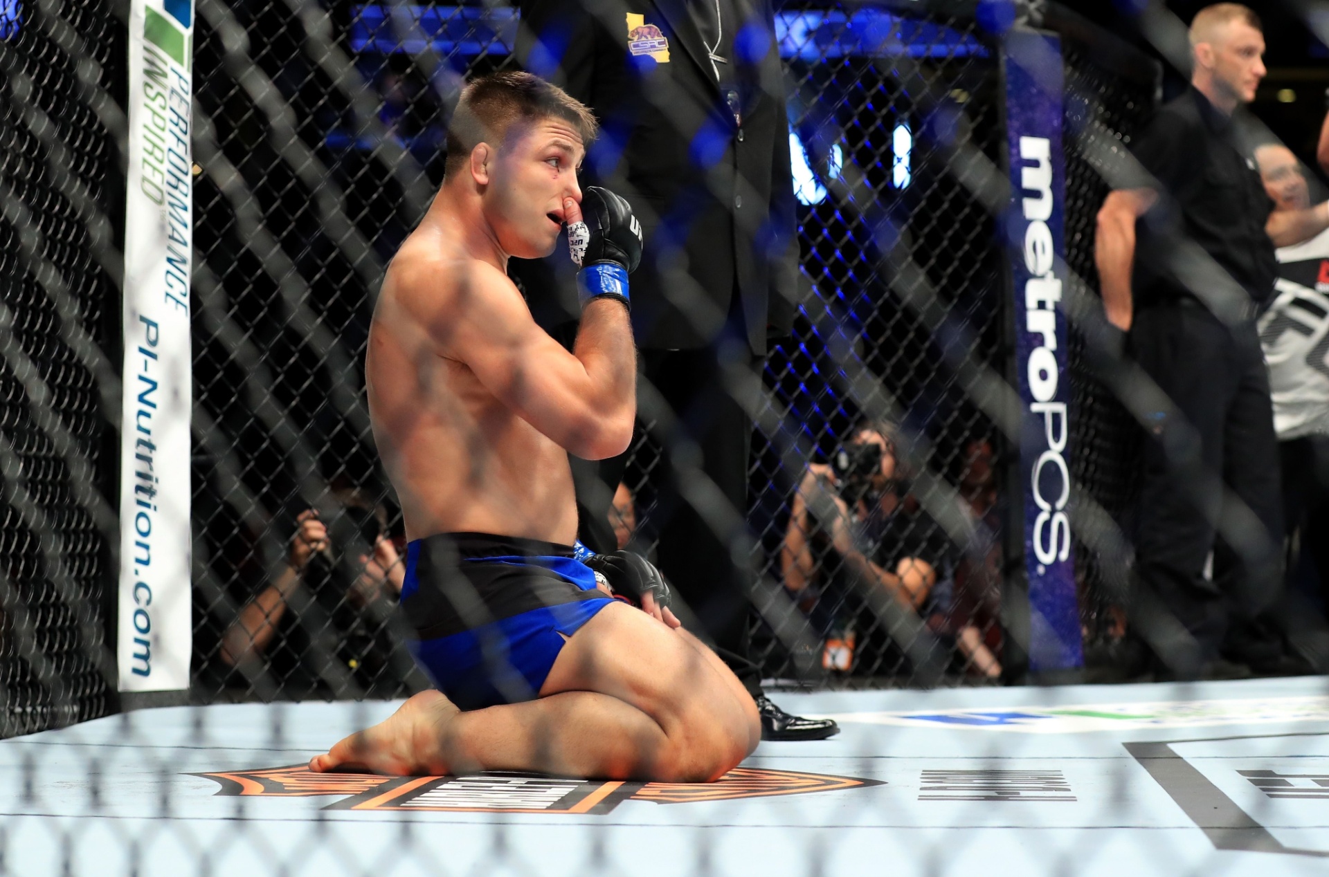 Drew Dober reage à vitória sobre Joshua Berkman pelo card preliminar do UFC 214 - Sean M. Haffey/Getty Images/AFP