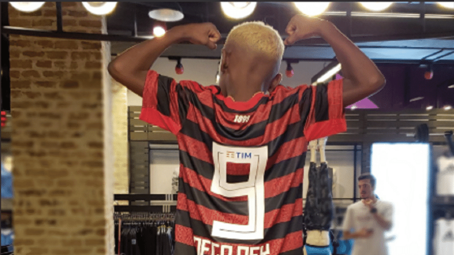 Nego Ney foi o grande destaque na inauguração da venda das camisa do Flamengo - Flamengo