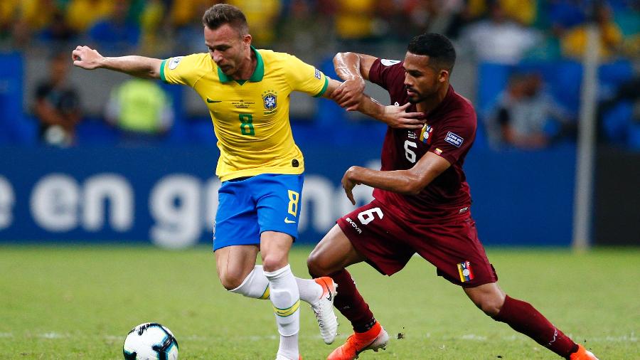 Arthur, durante partida entre Brasil e Venezuela -     Thiago Calil/AGIF