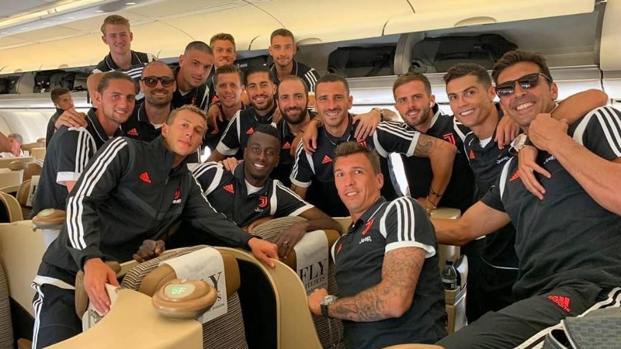 Cristiano Ronaldo ao lado de novos companheiros da Juventus - Reprodução/Instagram