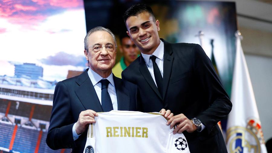 Reinier e  Florentino Perez em apresentação do brasileiro no Real Madrid - Juan Medina / Reuters