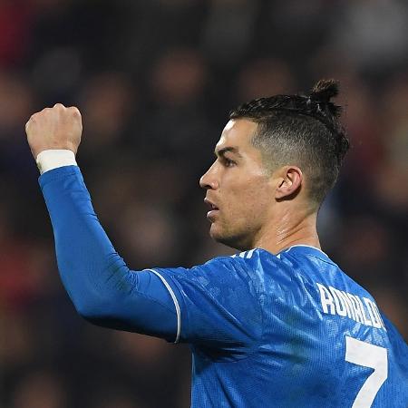 22.fev.2020 - Cristiano Ronaldo comemorando gol pela Juventus - Alberto Lingria / Reuters