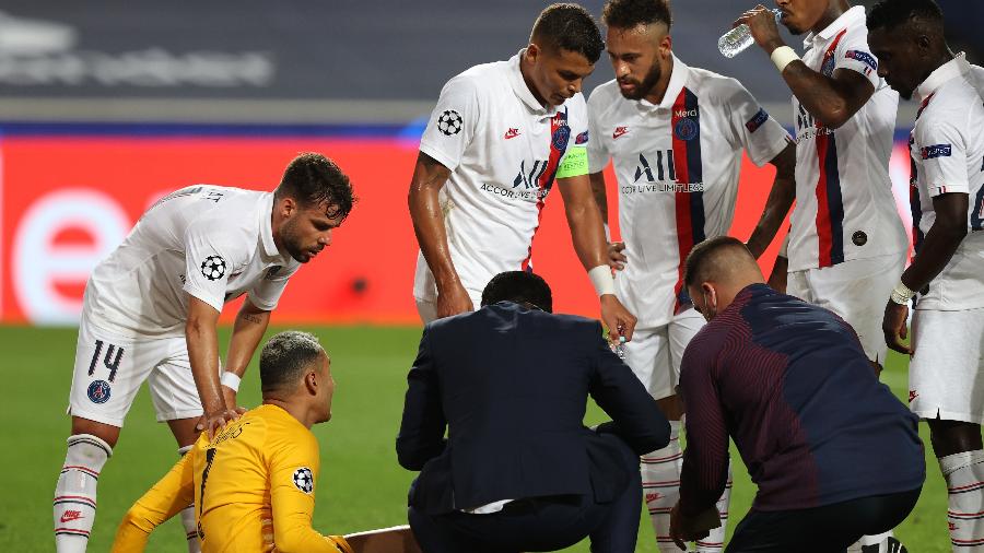 Após lesão nas quartas de final da Champions League, Navas deve voltar hoje aos treinos do PSG, diz jornal - Rafael Marchante/Pool via Getty Images