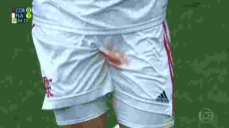 Gustavo Henrique fica com o calção sangrando durante jogo entre Corinthians e Flamengo - Reprodução - Reprodução