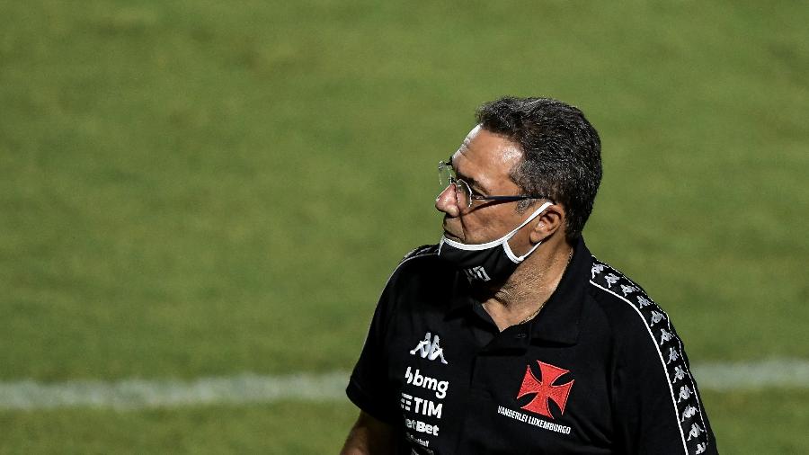 Vanderlei Luxemburgo durante clássico contra o Botafogo - Thiago Ribeiro/AGIF