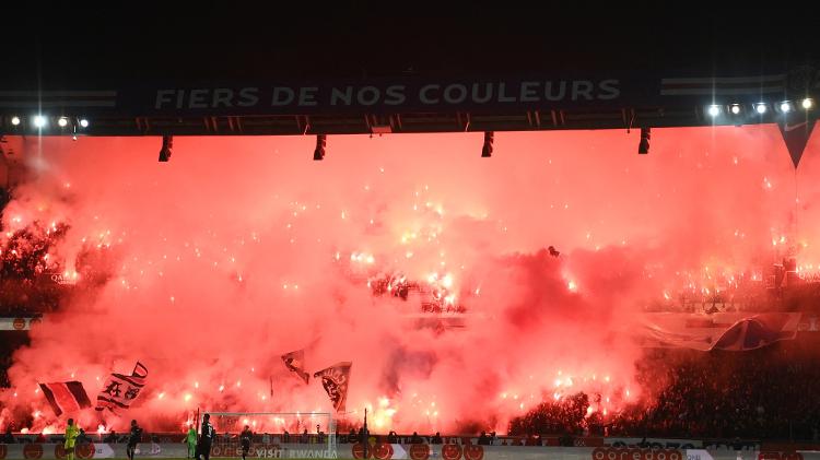 Torcida do PSG faz festa no Parque dos Príncipes - FRANCK FIFE / AFP - FRANCK FIFE / AFP