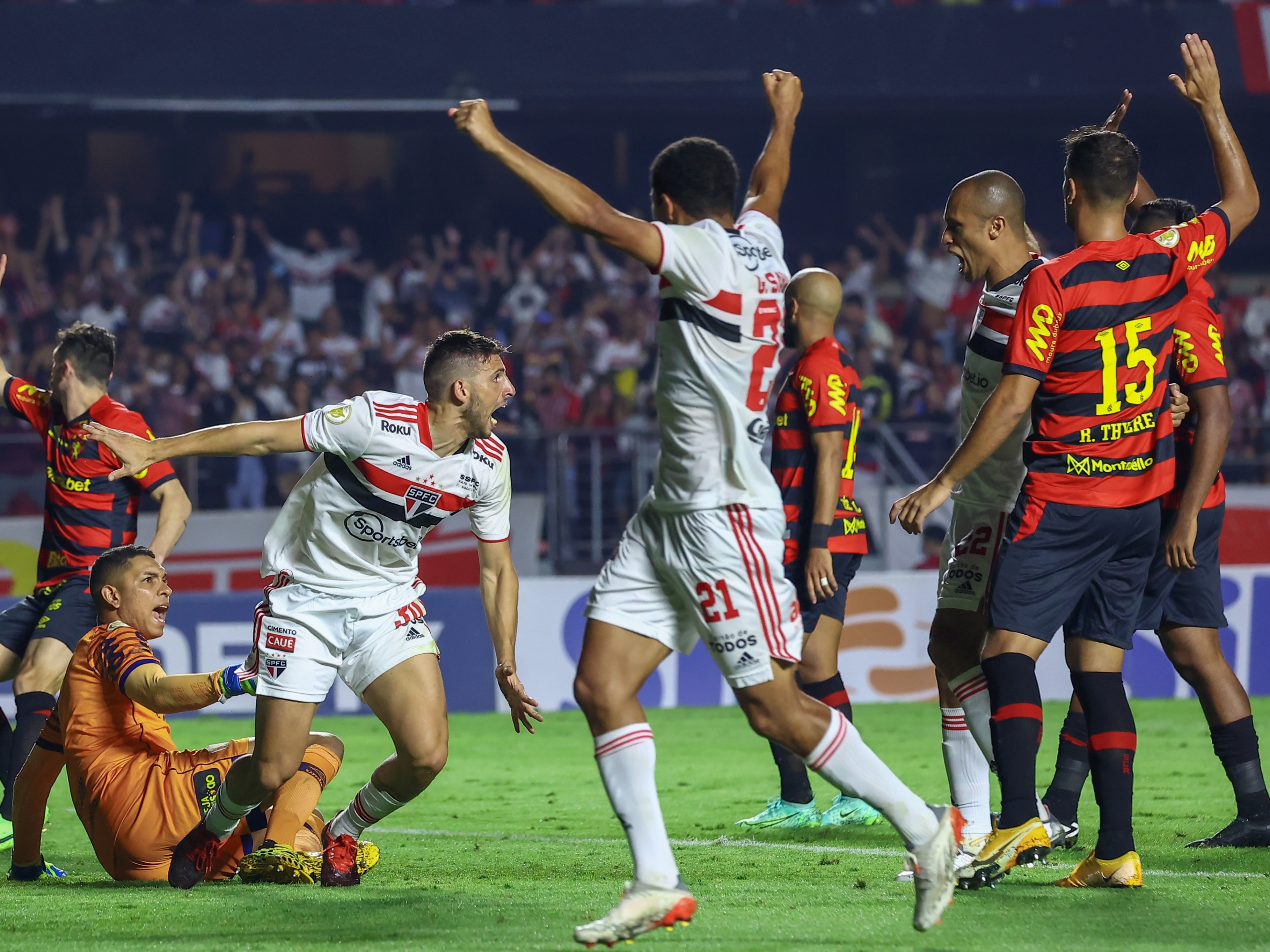 ANÁLISE: São Paulo conta com 'sorte' em vitória contra o Sport