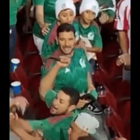 Torcedor dá facada em outro durante partida do México nos EUA - Reprodução/Twitter