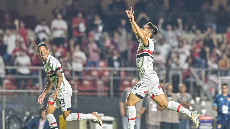 Bobadilla festeja gol em São Paulo x Água Santa, jogo do Campeonato Paulista