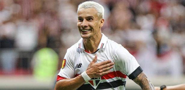 Ferreirinha muda de camisa no São Paulo e comenta: 