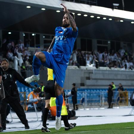 Michael celebra gol marcado na vitória sobre o Al-Riyadh