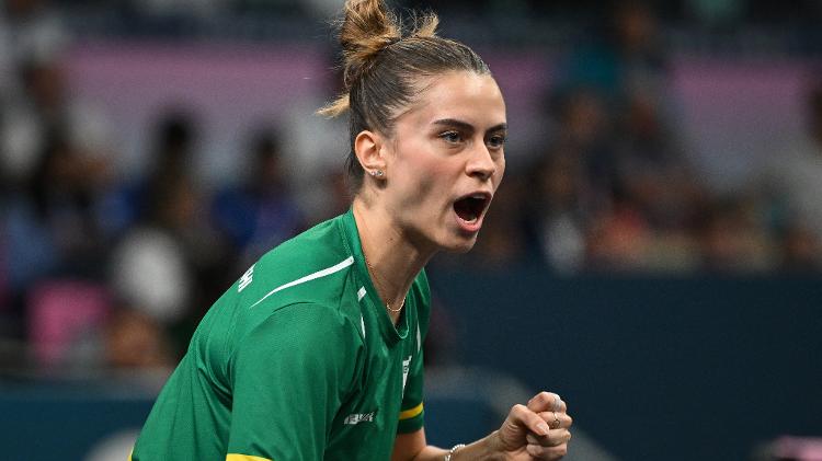 Olimpíadas 2024: Bruna Takahashi durante disputa por equipes de tênis de mesa