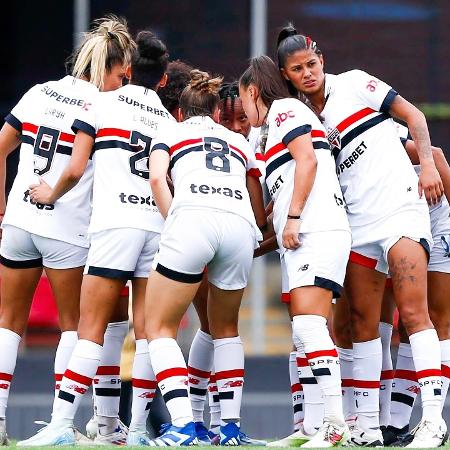 São Paulo marcou nos acréscimos e manteve as esperanças de título no Brasileirão Feminino