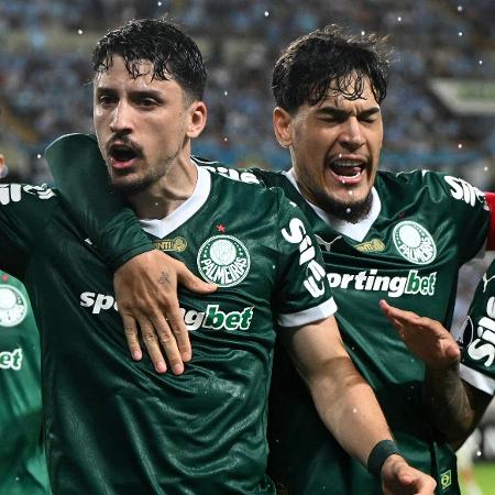Piquerez comemora gol marcado pelo Palmeiras contra o Sporting Cristal na Libertadores - ERNESTO BENAVIDES/AFP