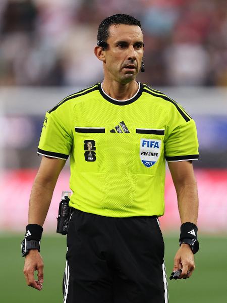 Cesar Ramos foi o árbitro de Brasil x Escócia