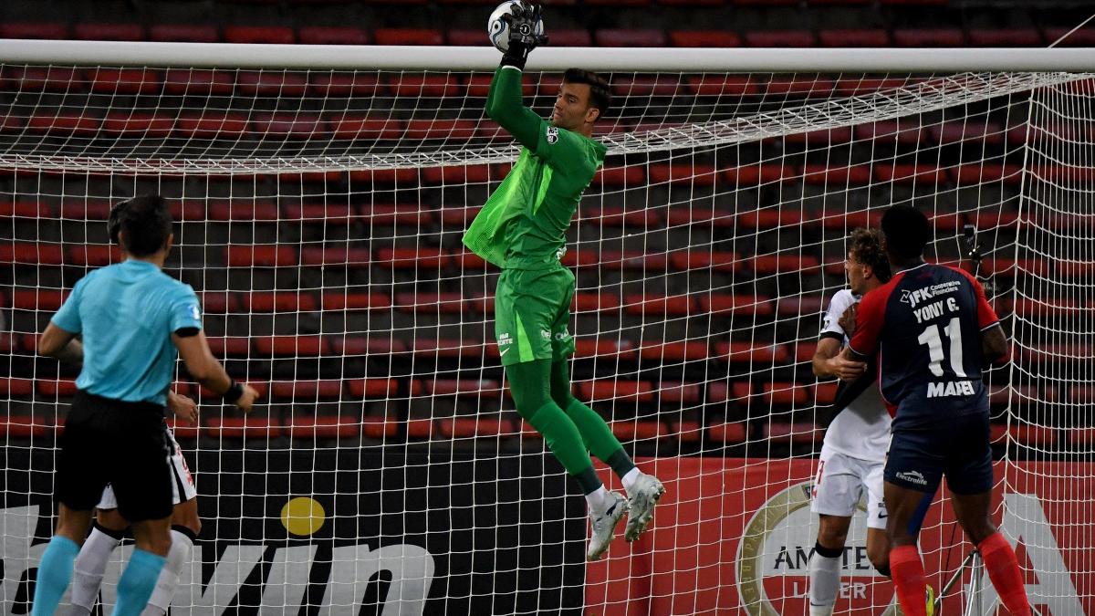 Leo Jardim enaltece 'espírito de luta' do Vasco no empate com o Medellín